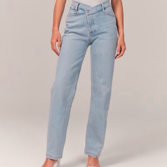 Abercrombie & Fitch Denim - Abercrombie Curve Love 90s Straight Jean, Long!